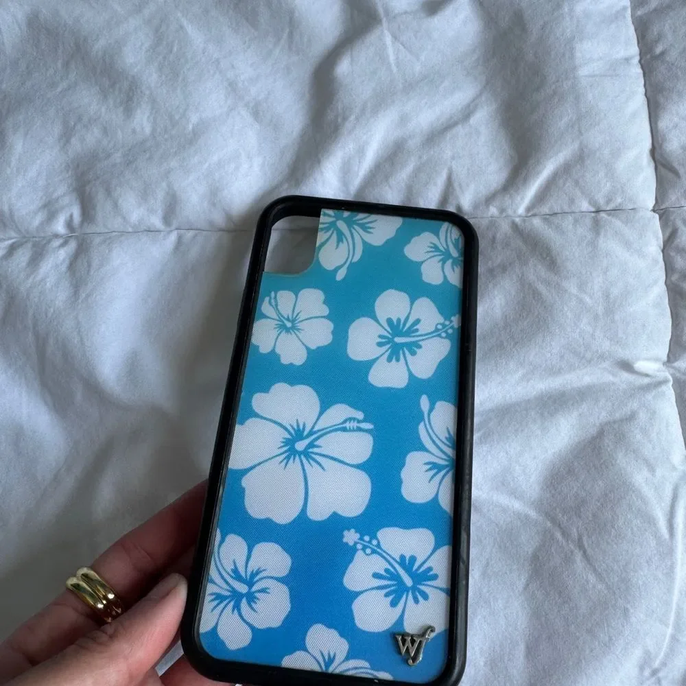 Wallflower Case Estimated for iPhone X/XS – Lightweight Protective Cover offer